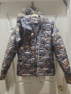 Women's Quilted Metallic Floral Puffer Jacket with Faux Fur Trim
